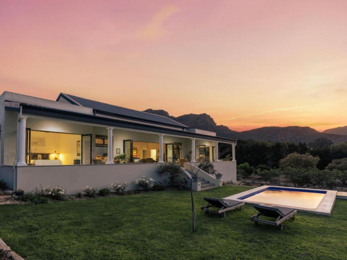 Magnifik Montagu Villa Exterior photo